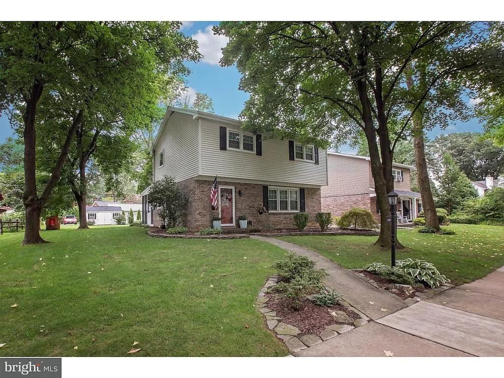 1029 Wayne Ave photo 1