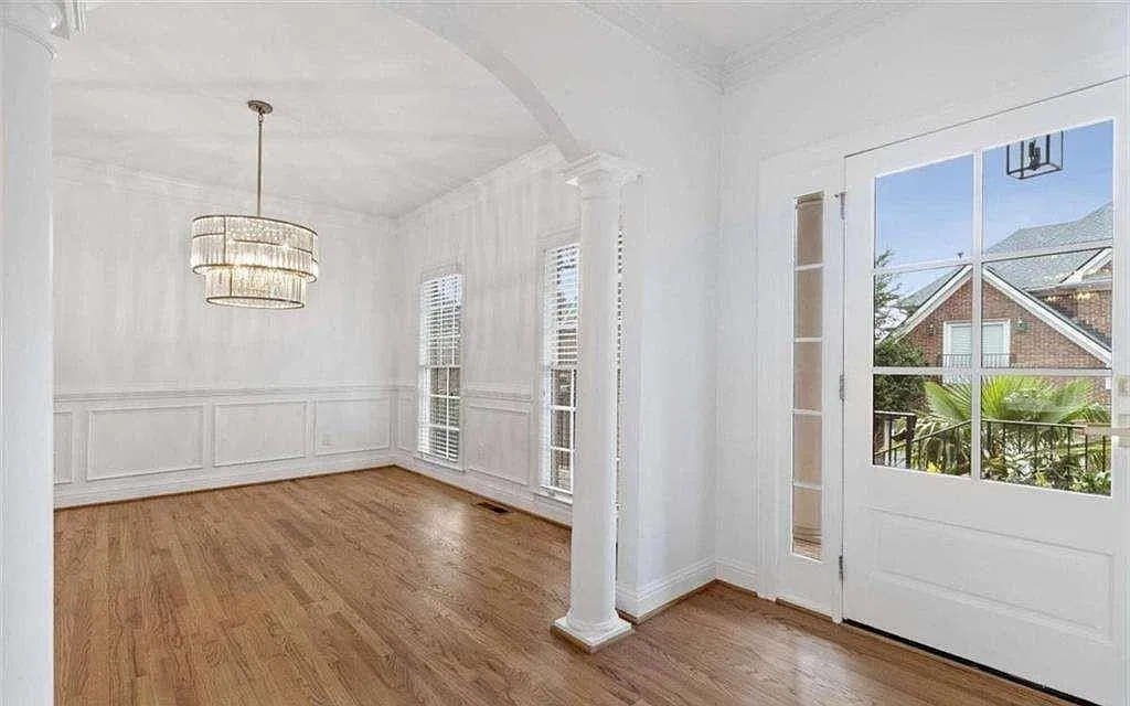 5 bed, 3.5 bath, 4027 sqft, $6,500 — Photo 2