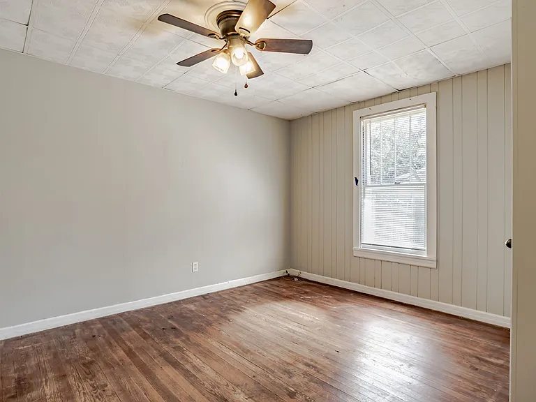 310 Stanley Ave — Photo 26