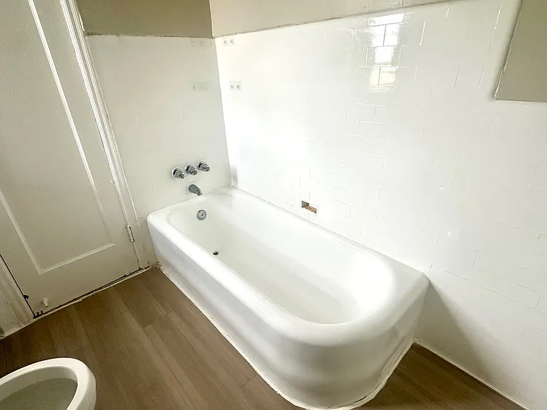 Elizabeth Manor — Photo 9