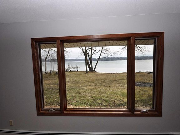 4th image of 3304 Lake Dr