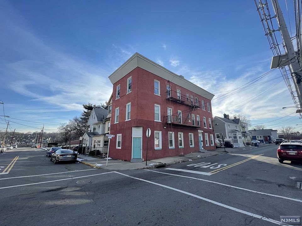 1st image of 35 William St
