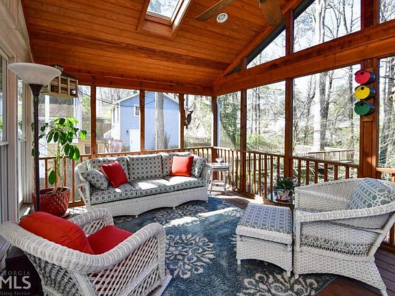 5th image of 2122 Belvedere Dr NW