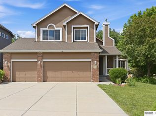 18602 Leavenworth St, Elkhorn, NE 68022