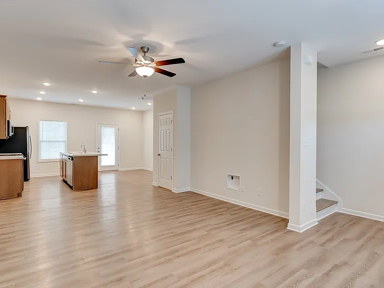 414 E Norton Rd — Photo 2