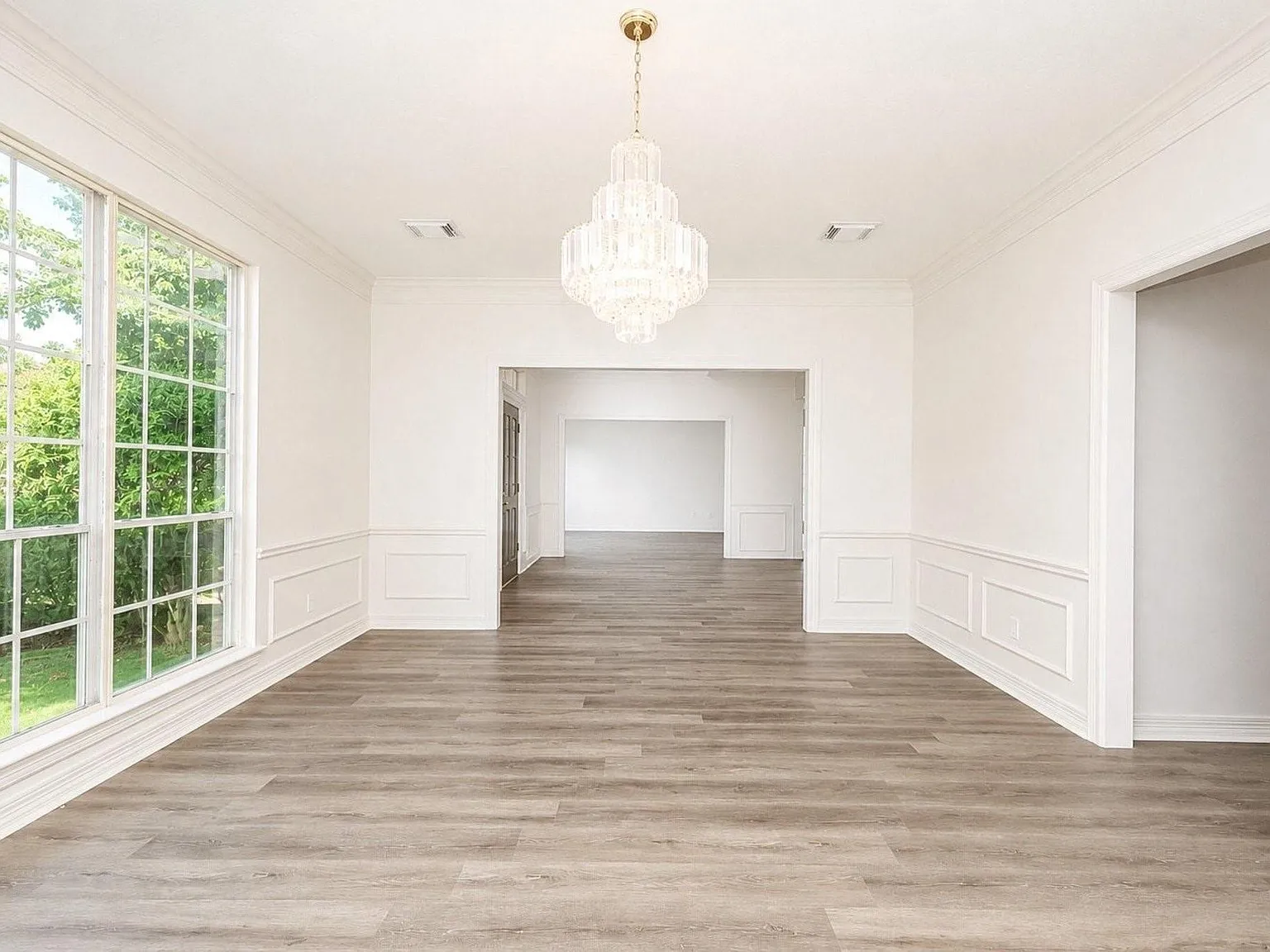 4 bed, 3.5 bath, 4567 sqft, $4,500 — Photo 4