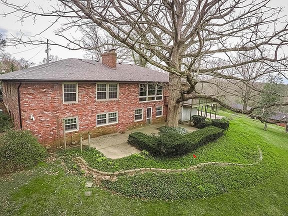 1200 Park Hills Ct-04