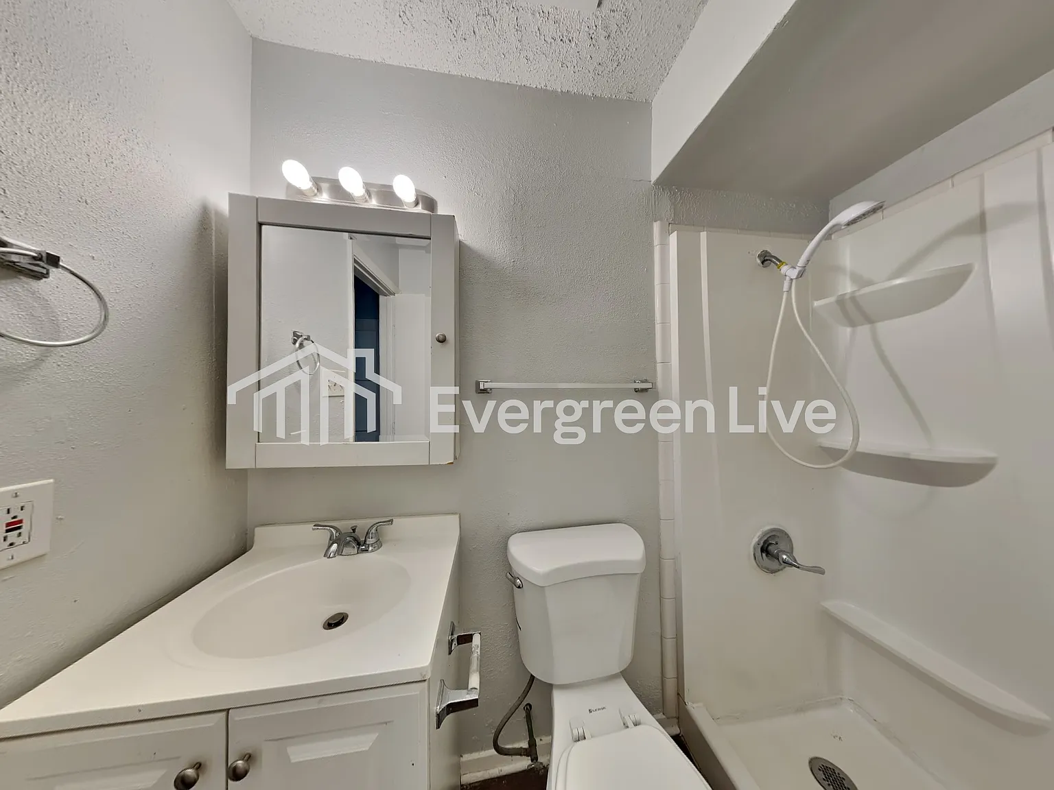 3 bed, 1.5 bath, 1338 sqft, $1,745 — Photo 3