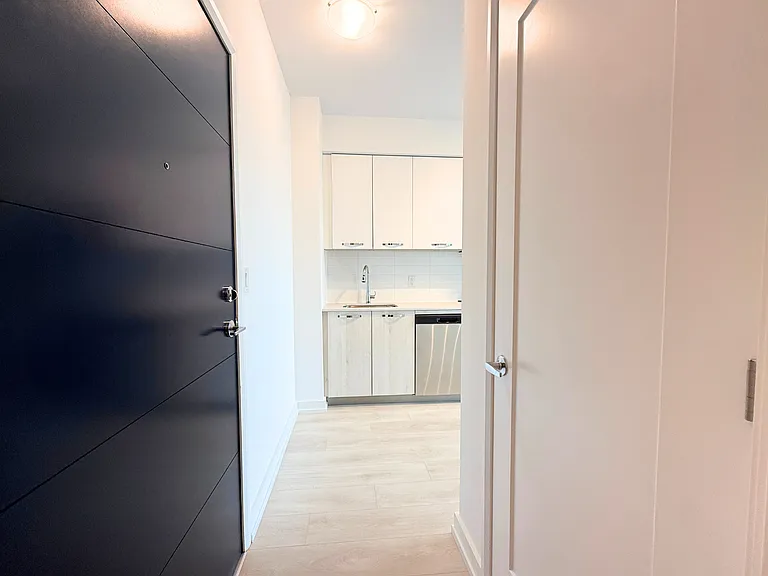 75 James St S #1403 — Photo 2