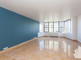 533 W Hawthorne Pl, Chicago, IL 60657