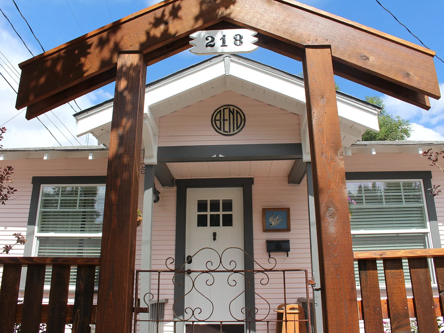 218 NW Portland Ave — Photo 1