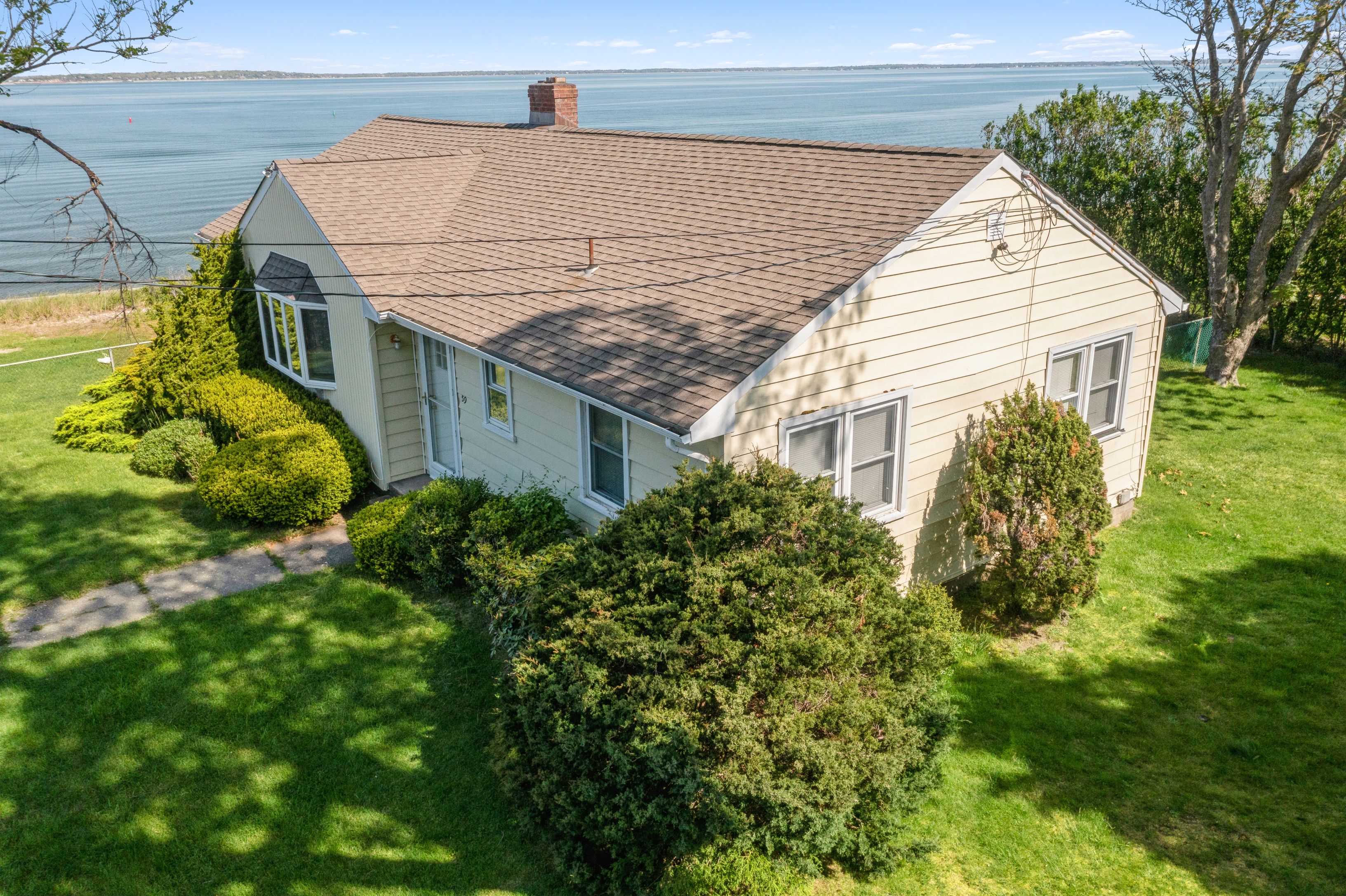 59 Oak Grove Rd, Southampton, NY 11968 Out East