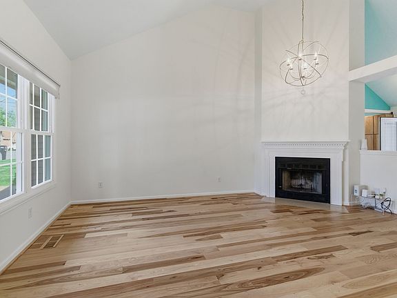 5th image of 322 N Birchwood Dr
