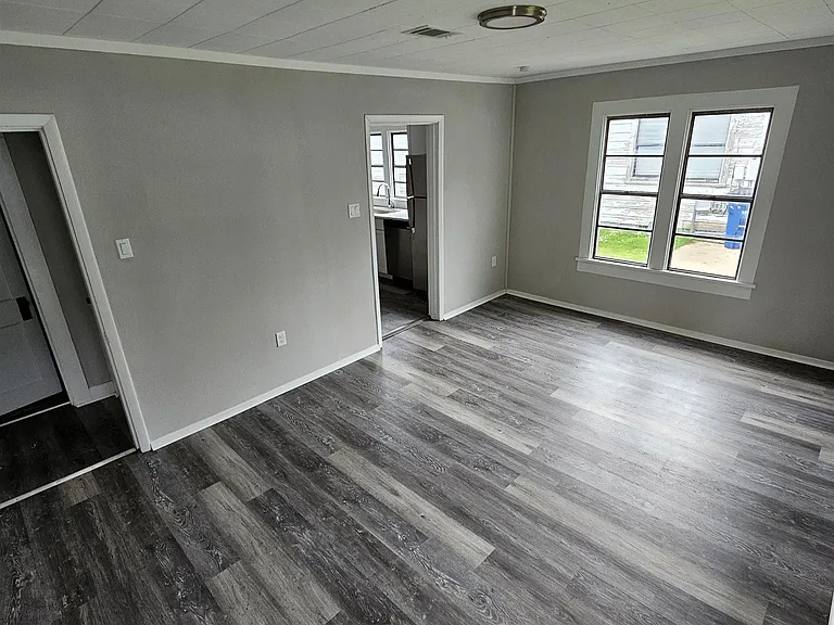 4917 Haywood St — Photo 2