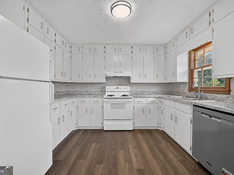 2591 Doc Hughes Rd — Photo 16