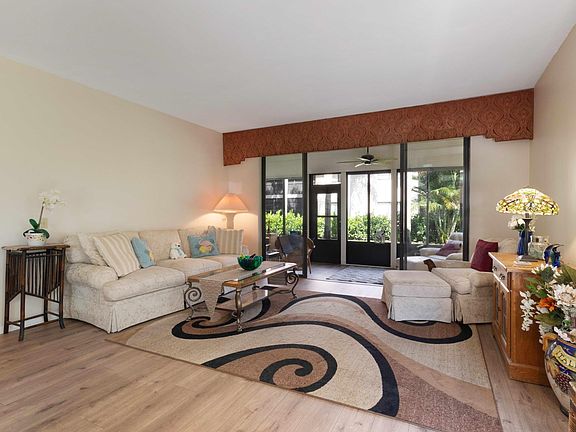 4th image of 7681 Lexington Club Boulevard #B