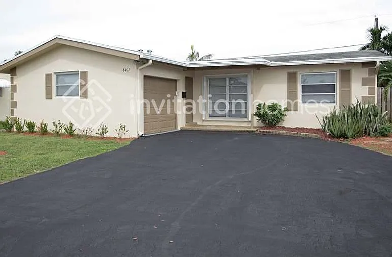 8407 NW 26th St — Photo 1