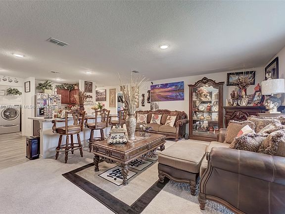 5th image of 2925 SW Skyline St