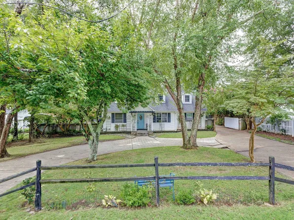 2 Robinson Rd, Taylors, SC 29687