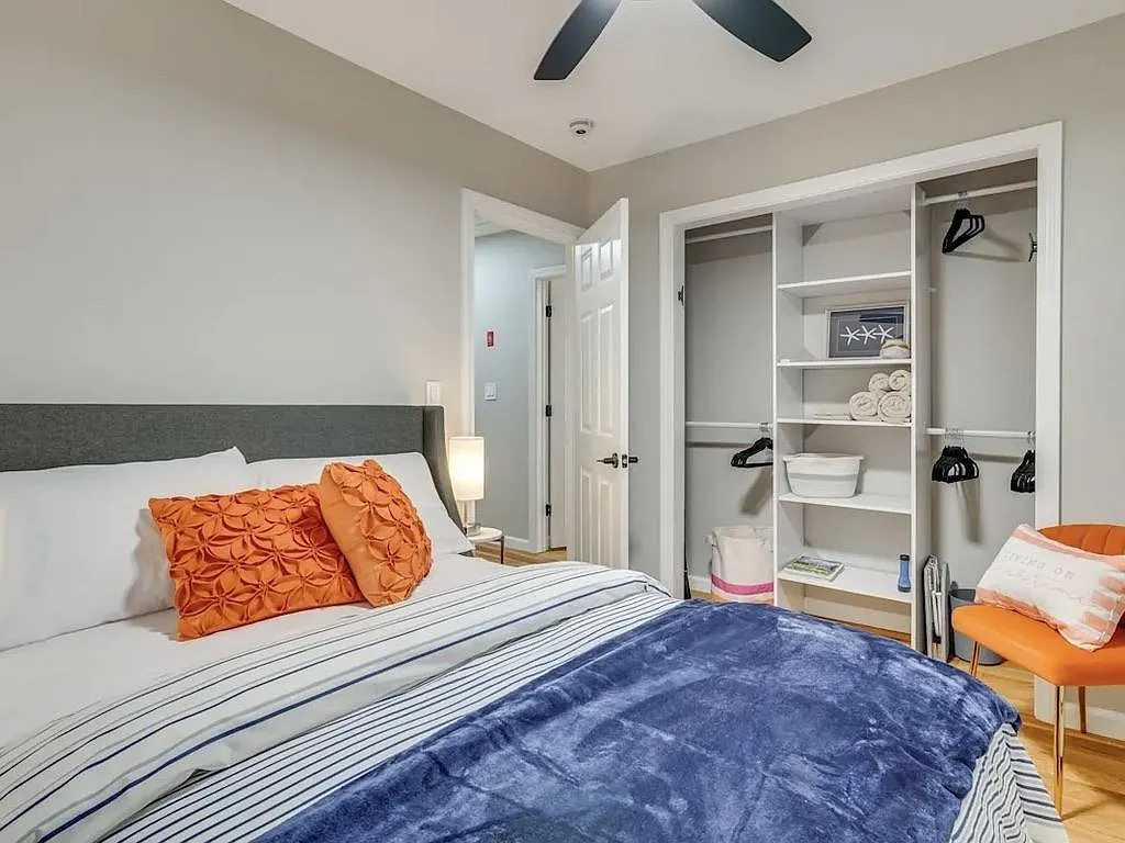 2 bed, 1.0 bath, 884 sqft, $1,494 — Photo 2