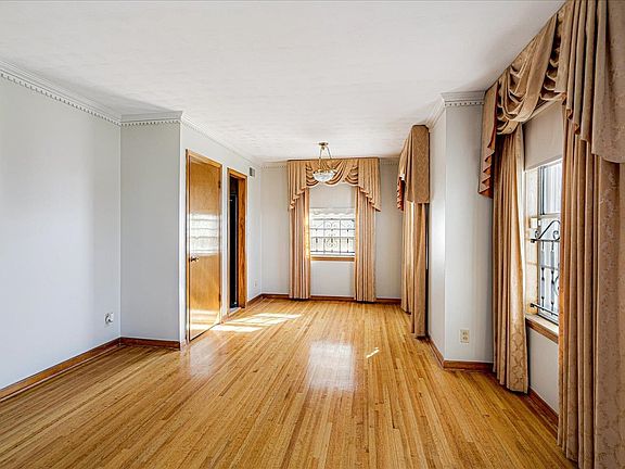 5th image of 2416 Rozelle St