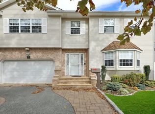 2455 7th Ave, East Meadow, NY 11554