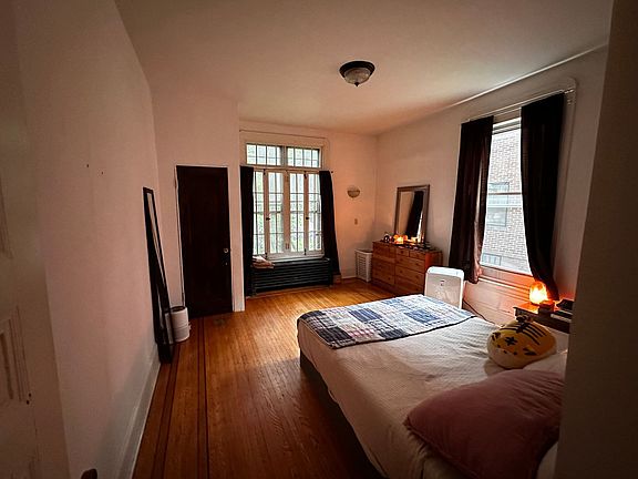 2nd image of 119 Bedford St SE #1