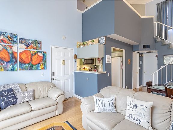 4th image of 11150 Glenoaks Blvd Unit 10
