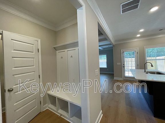 5th image of 3089 Venetian Dr