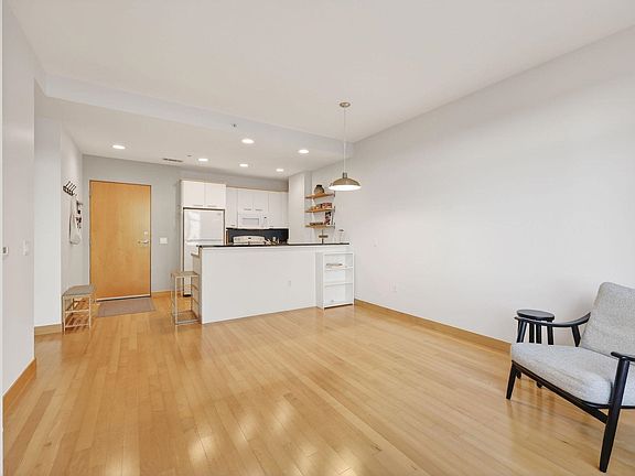 3rd image of 309 W Washington Ave Unit 504