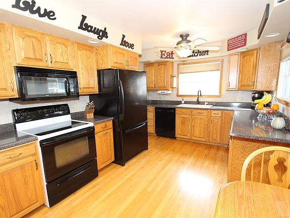 5th image of 176 Parkridge Dr