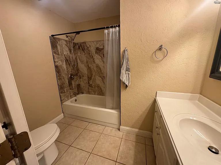 2113 Selma Dr — Photo 12