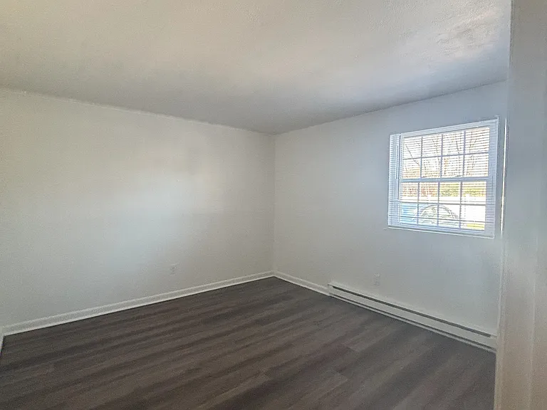 Governor Weare Apartments — Photo 15
