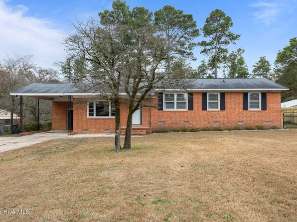 820 E Donaldson Avenue, Raeford, NC 28376