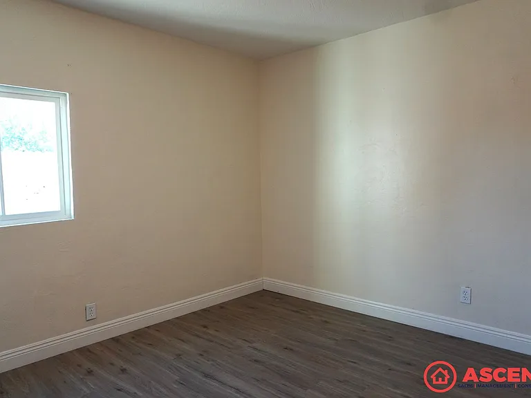 1106 Wilson Ave — Photo 9