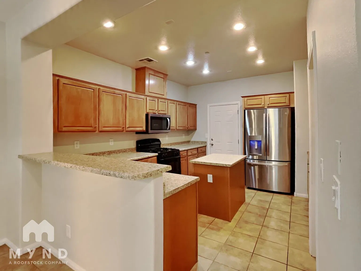 3 bed, 2.5 bath, 1572 sqft, $1,915 — Photo 3
