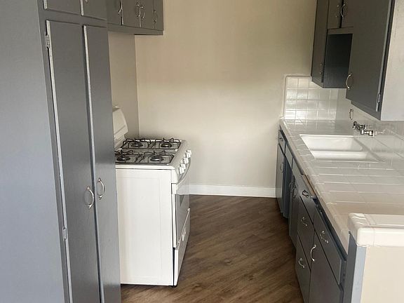4th image of 1635 N Hobart Blvd APT 5