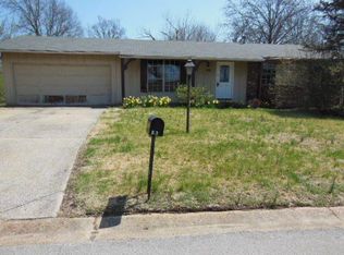 16 Brookshire Dr, Saint Peters, MO 63376