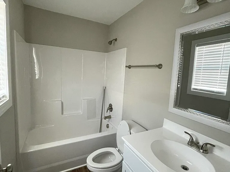 3909 Pensacola Dr — Photo 8