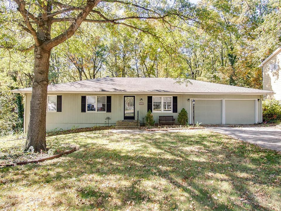 1st image of 320 Hillcrest Dr