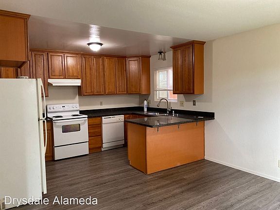 3rd image of 471 Juana Ave APT 1