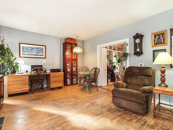 5th image of 23 Caledonia St NE