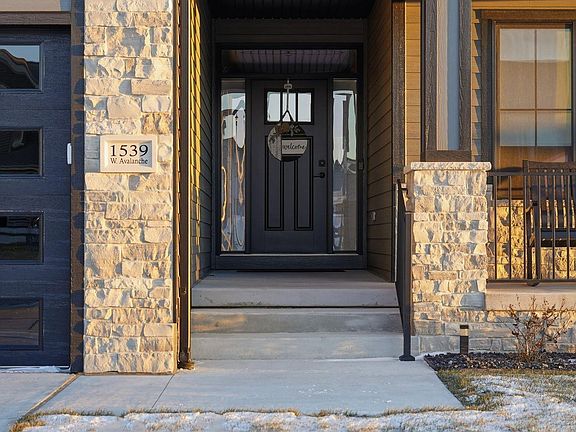 3rd image of 1539 W Avalanche Rd