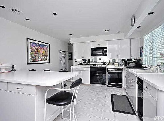 5th image of 2 Rose Ln