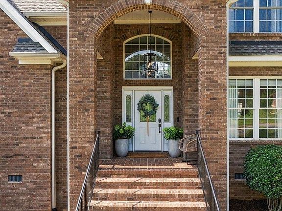 5th image of 742 Tinsberry Ln