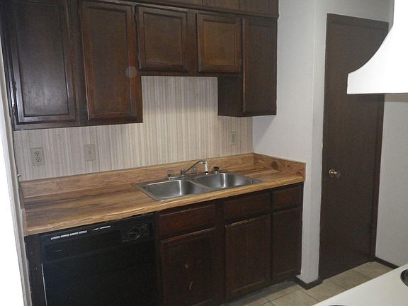 5th image of 1614 Green Briar Pkwy APT 1