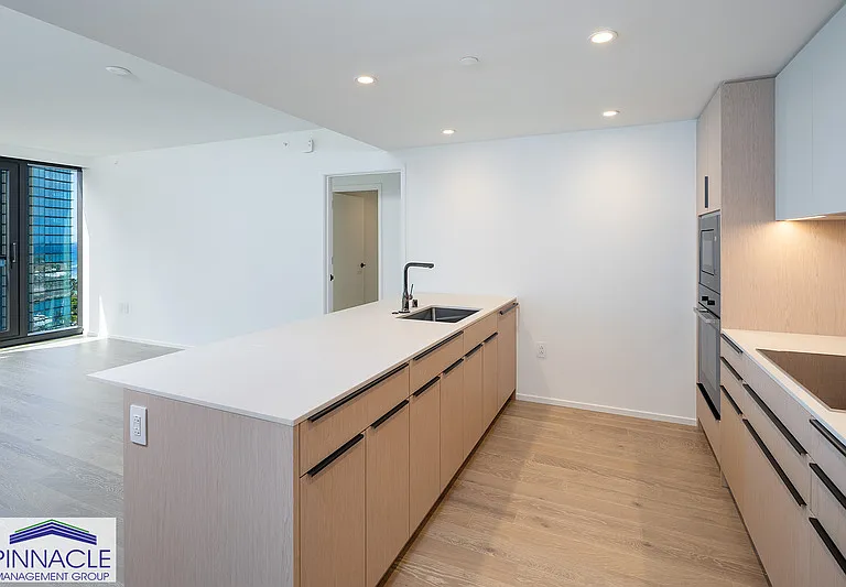 333 Ward Ave #1704 — Photo 9
