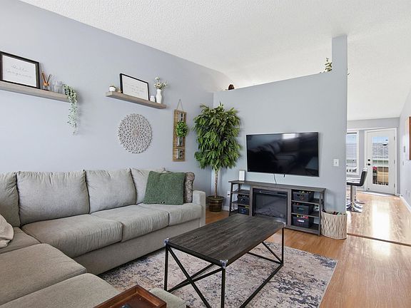 4th image of 257 Rainbow Cres