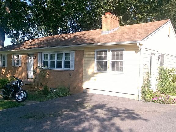2nd image of 10889 Hillcrest Dr
