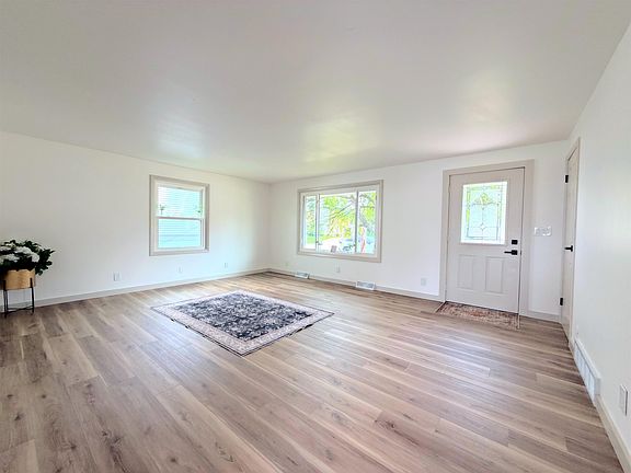 3rd image of 516 W 10th St